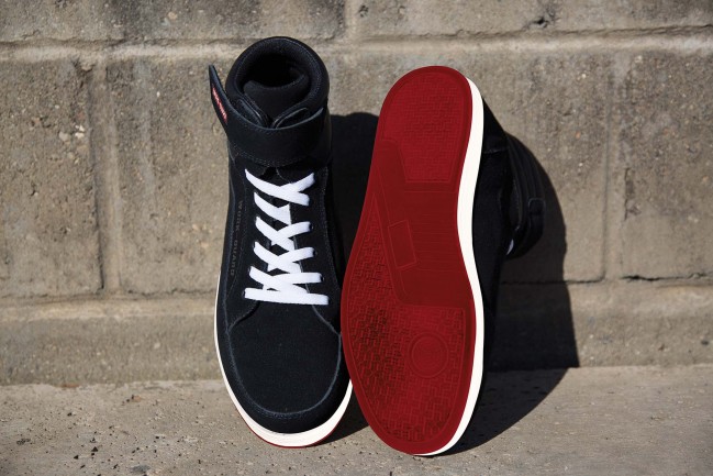 Baskets de sécurité en vente avec de nombreux modèles et coloris disponibles chez Textile Direct Chaussures de sécurité "Reflect" - Black en vente chez Textile Direct